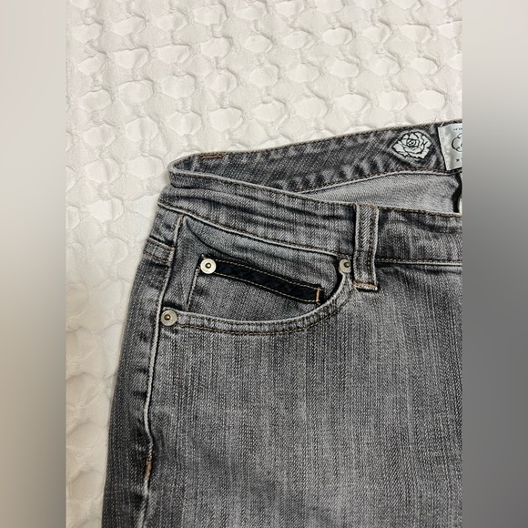 White House Black Market Grey Floral Embroidery Jeans - Picture 3 of 9